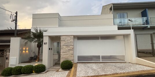 VENDE-SE CASA J. PORTO BELLO